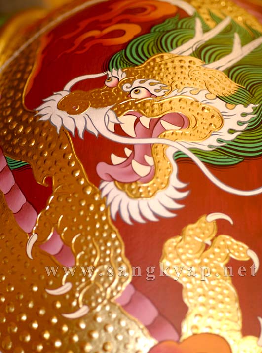 輪郭線や龍の胴の盛り上げ技法”キュンブル”